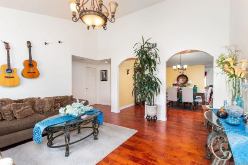 1473 58th St, San Diego, CA 92114-6404