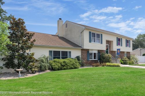 335 Heritage Dr, Bricktown, NJ 08723-6011