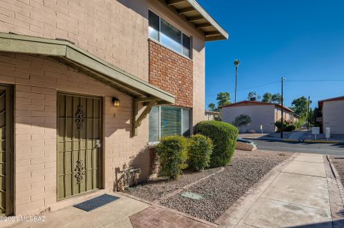 923 Desert Ave, Tucson, AZ 85711-2064