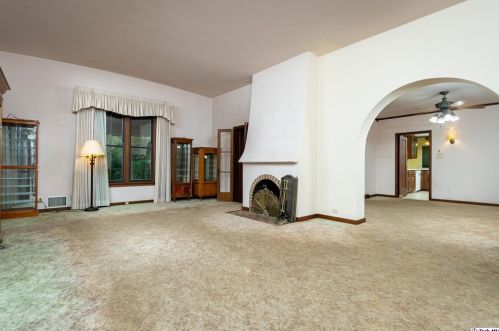 1360 Mountain St, Glendale, CA 91207-1838