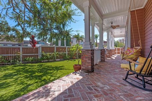 5250 Appian Way, Long Beach CA  90803-1901 exterior