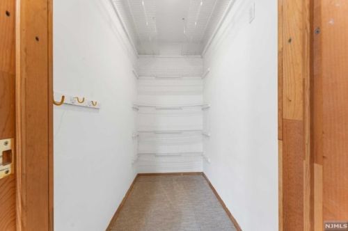 17 Hickory Dr, Oakland NJ  07436-2519 exterior