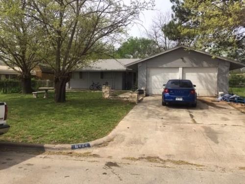 6424 Embassy Dr, Fort Worth, TX 76119-7608