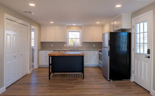 476 Grn End Ave, Middletown RI 02842-5626 exterior