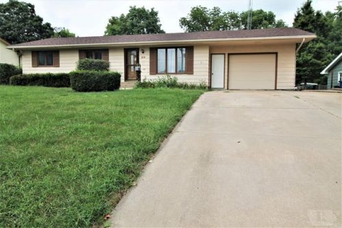 214 1st St, Villisca, IA 50864-1004