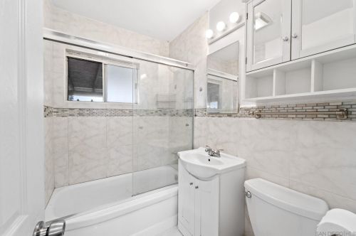 4220 Clairemont Dr, San Diego CA 92117-5536 exterior