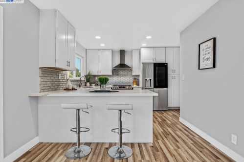 7769 Deervale Ct, Pleasanton CA  94568-1016 exterior