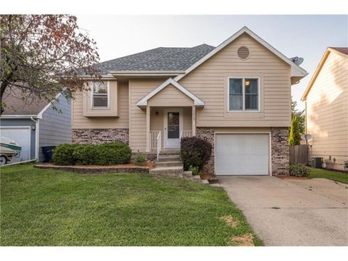 7013 Hickory Ln, Des Moines, IA 50322-1892