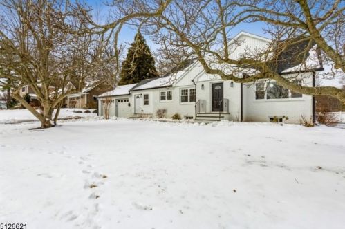 38 La Secla Pl, Berkeley Heights NJ  07922-1234 exterior