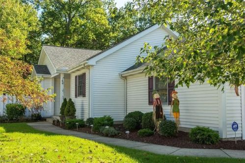 6672 Hidden Lake Trl, Cleveland, OH 44141-3176