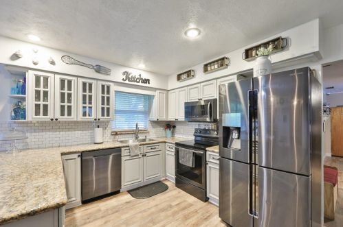 820 Crenshaw Lake Rd, Lutz FL  33548-8129 exterior