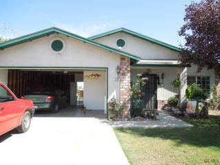 548 11th St, Mc Farland, CA 93250-1826