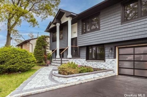7 Malmac Ct, West Islip, NY 11795-2605