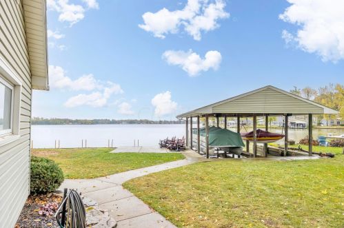 9908 Lakeshore Dr, Huntsville, OH 43324-9638
