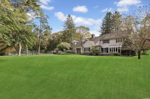 8 Emerson Rd, Muttontown NY  11545-3116 exterior