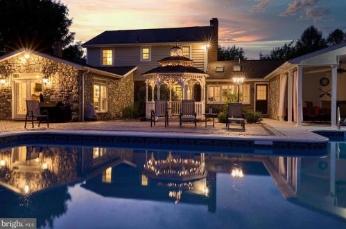 149 Shughart Rd, Carlisle, PA 17015-9228