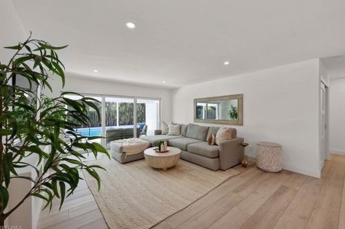 300 Country Clb Dr, Naples FL 34110-1144 exterior