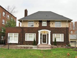 11860 Lake Ave, Cleveland OH  44107-1807 exterior
