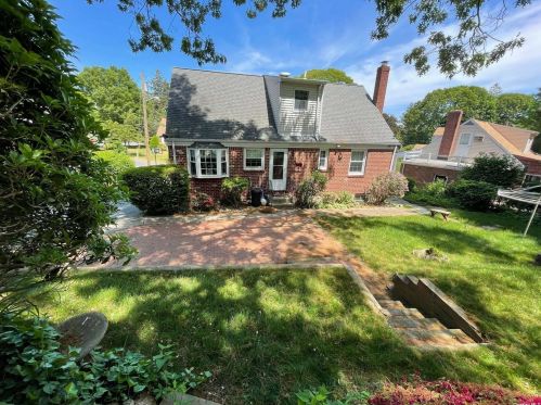 20 Clare Dr, Elwood NY  11731-1324 exterior