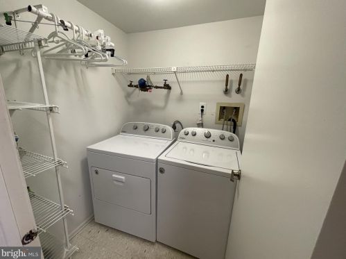 77 Lakebridge Dr, West Deptford NJ  08096-6720 exterior