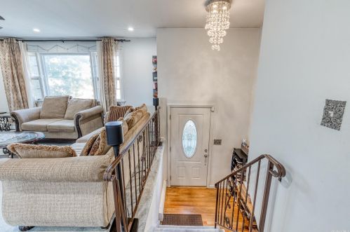 690 5th Ave, New Hyde Park, NY 11040-5450