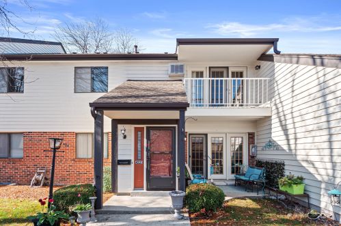 4223 Ridgewood Ln, Milwaukee, WI 53221-1095