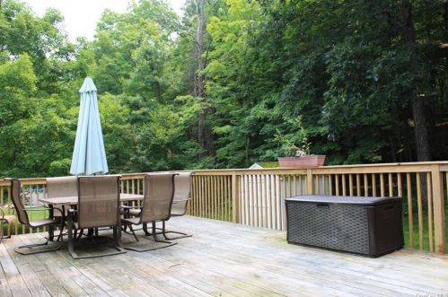 172 Barnes Rd, Washingtonville NY  10992-1932 exterior