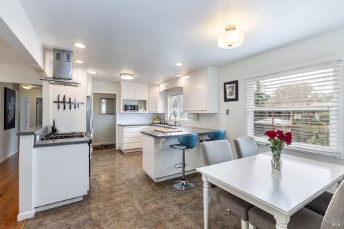 3444 Montgomery Dr, Santa Rosa CA  95405-5142 exterior