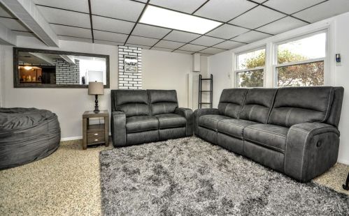 408 Cottonwood Dr, Noblestown PA  15071-1114 exterior