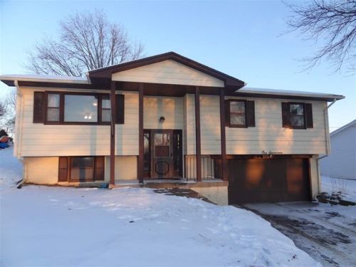 117 Circle Dr, Williamsburg, IA 52361-9345