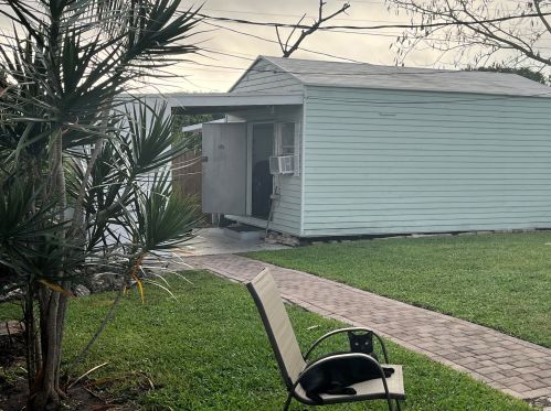 1194 Sunrise Rd, West Palm Beach FL  33406-4935 exterior