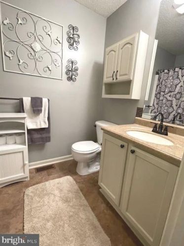 29 Johns Dr, West Enola PA  17025-2694 exterior