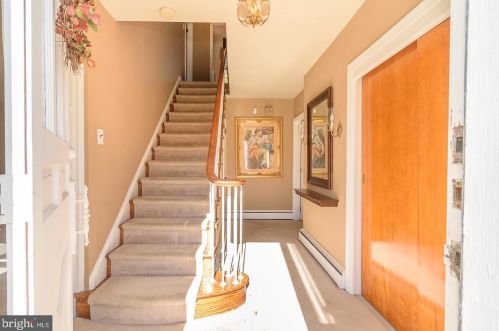 556 Leverington Ave, Philadelphia PA 19128-3314 exterior