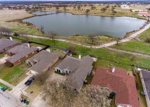 913 Jeffrey Dr, Denton TX  76208-6425 exterior