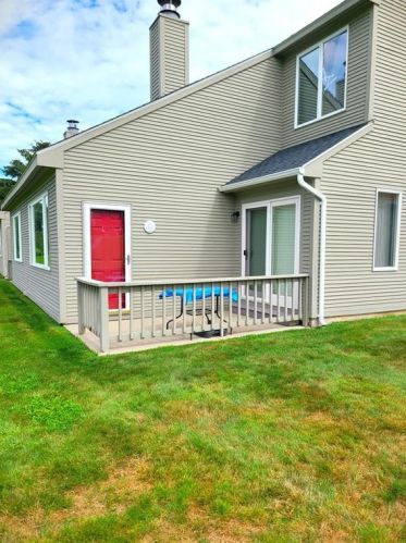 81 Valley Green Ct, Providence, RI 02904-7736