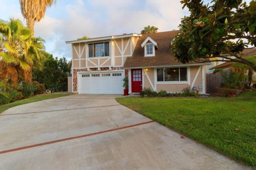 172 Santa Maria Ct, Vista CA  92083-5823 exterior