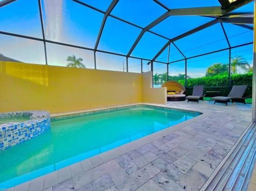 531 105th Ave, Naples FL  34108-1837 exterior