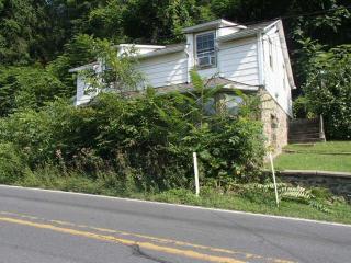 1333 Seidersville Rd, Bethlehem PA  18015-5440 exterior