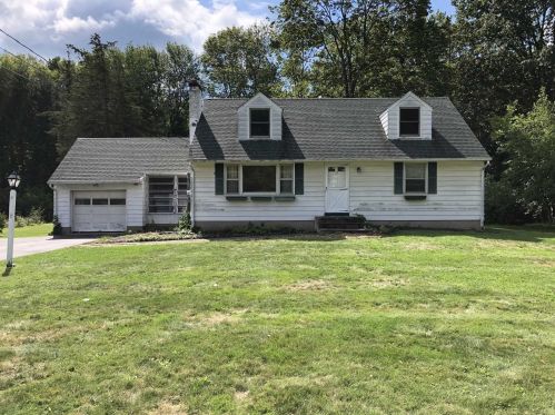 13 Idlewild Dr, Poughkeepsie, NY 12601-6601