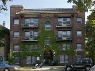 719 Knapp St, Milwaukee WI  53202-6800 exterior