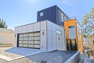 4020 37th Ave, Seattle WA  98118-2429 exterior