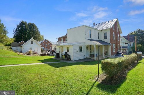 341 Main St, Dauberville, PA 19533-8879