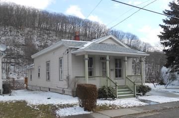 1138 Otter St, Franklin, PA 16323-1233