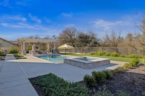 10817 Goldsborough Cir, Valley Home CA 95361-7649 exterior