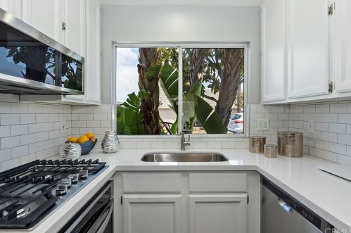 126 33 St, Newport Beach CA  92663-3028 exterior