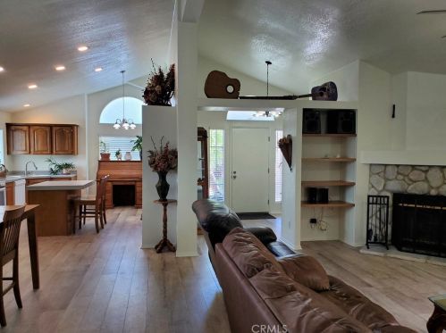 20077 Summit View Ct, Santa Clarita CA  91351-5709 exterior