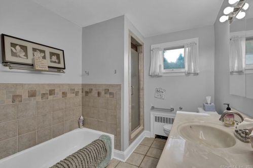 2129 Boulevard, Hartford CT  06107-2612 exterior