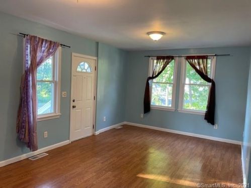 75 Grove St, Ansonia, CT 06401-1716