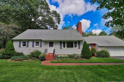 9 Candee Rd, Waterbury, CT 06712-1842