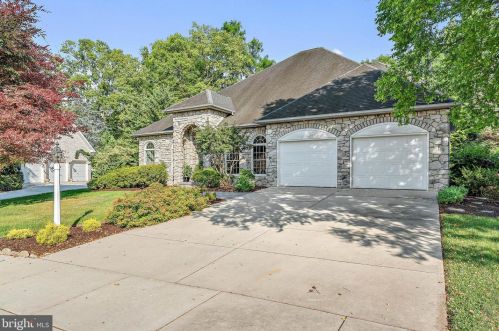 319 Equus Dr, Camp Hill PA  17011-8350 exterior